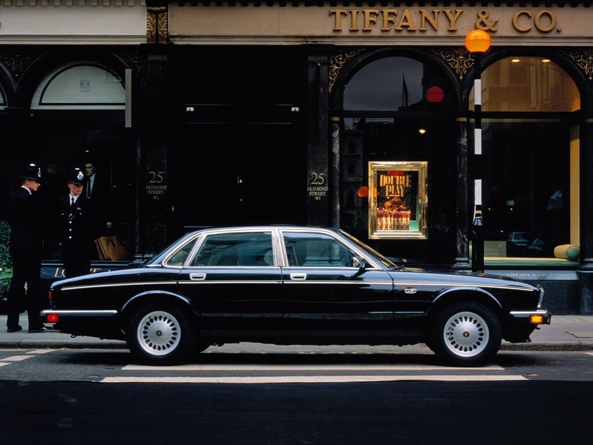 Jaguar XJ II (XJ40) — Yandan