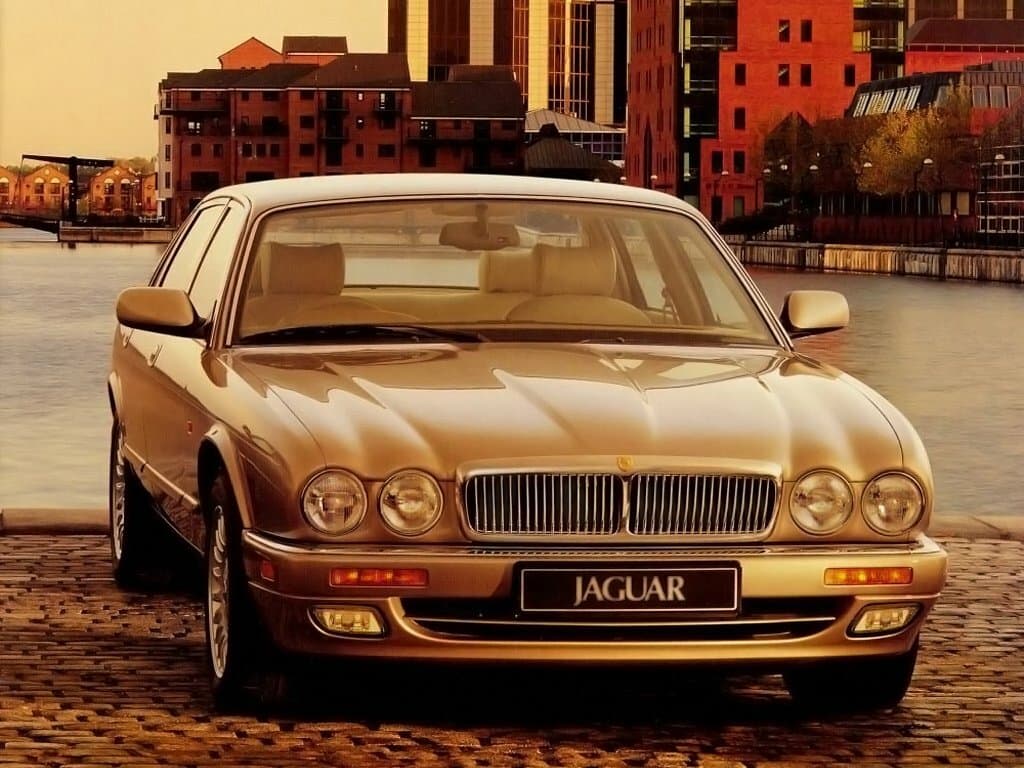 Jaguar XJ II (X300) — Öndən