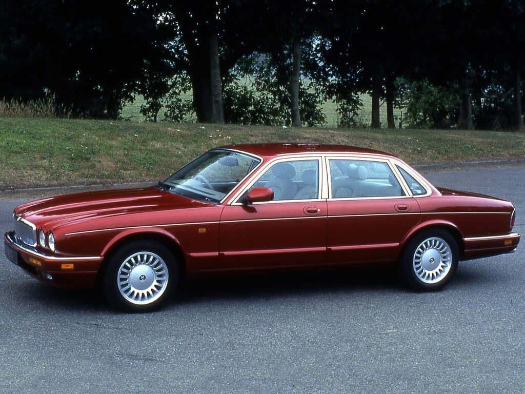 Jaguar XJ II (X300) — Yandan