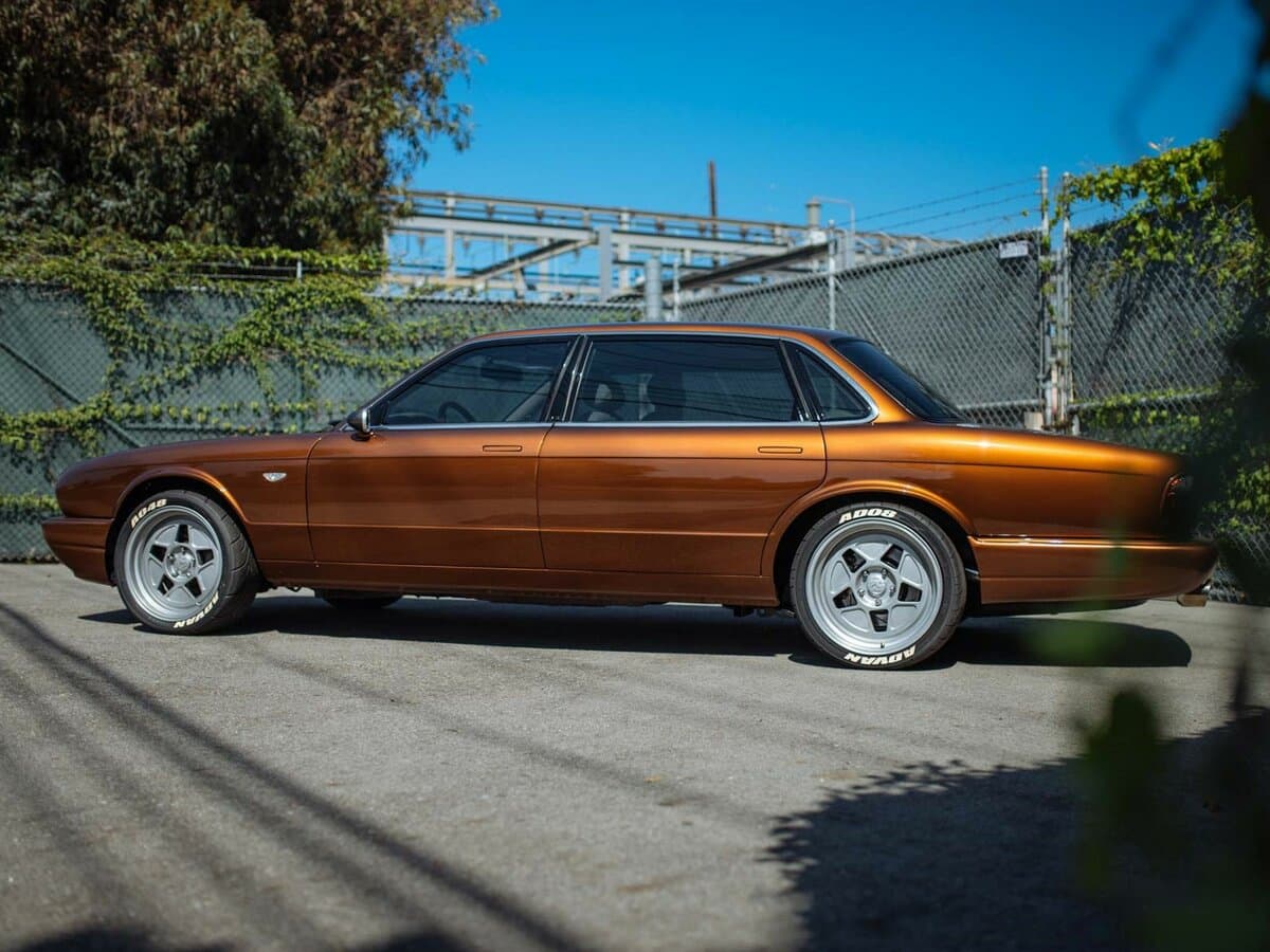 Jaguar XJ II (X308) — Yandan