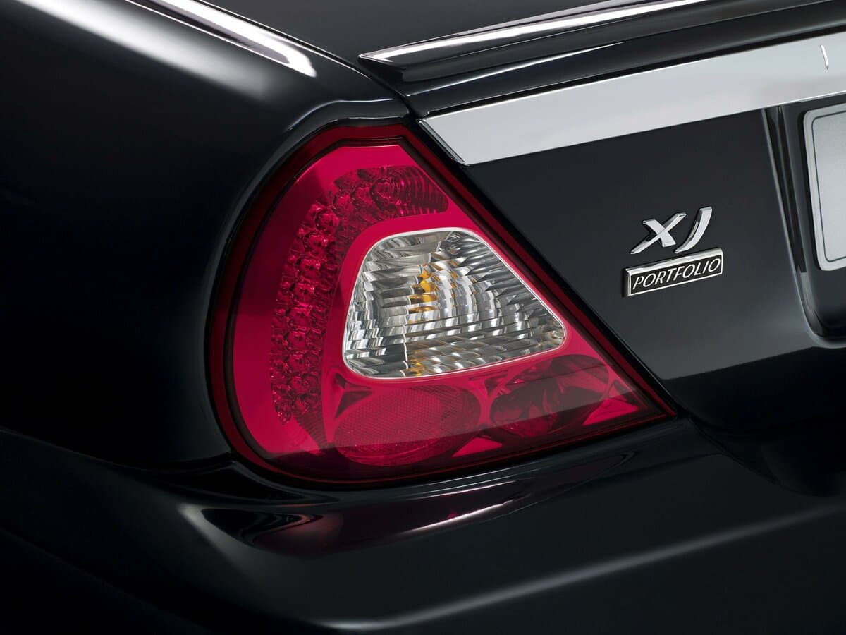 Jaguar XJ III (X350/X358) — Detal