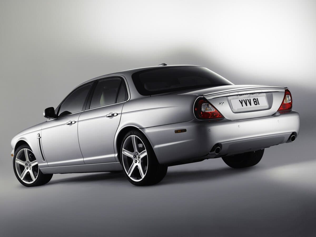 Jaguar XJ III (X350/X358) — 3/4 arxadan