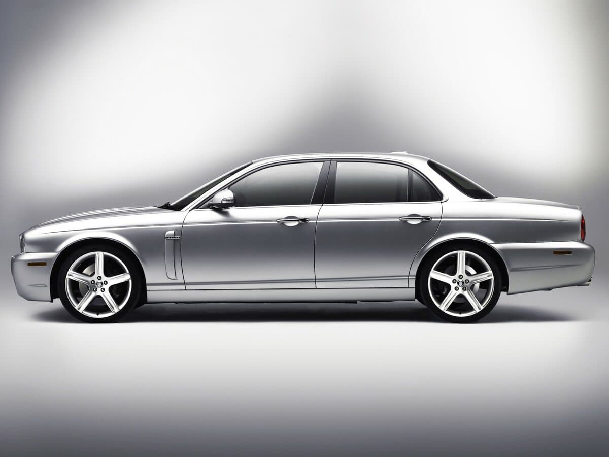 Jaguar XJ III (X350/X358) — Yandan