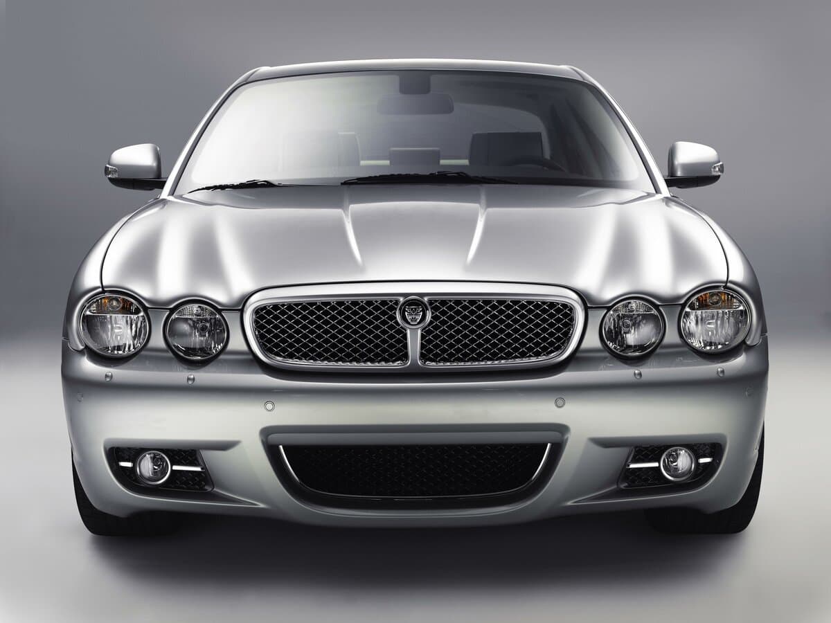 Jaguar XJ III (X350/X358) — Öndən