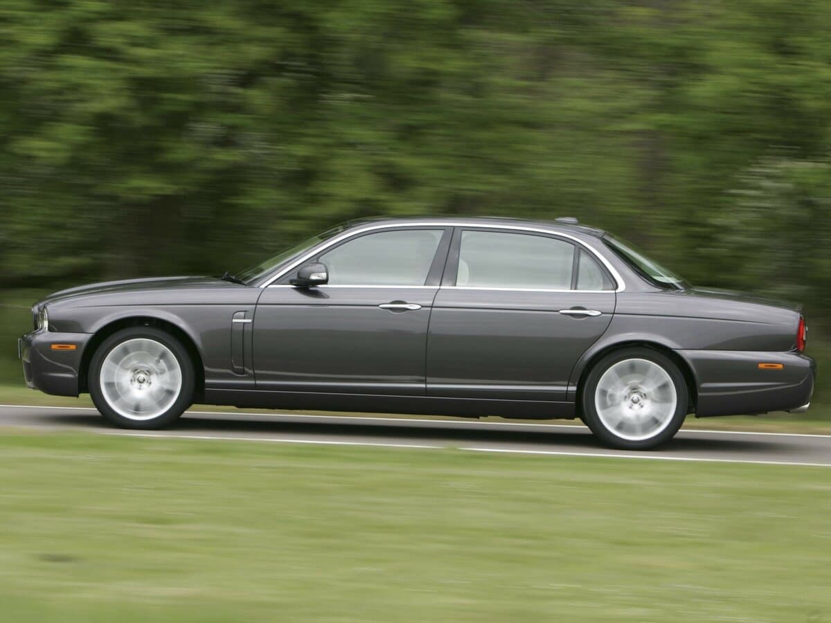 Jaguar XJ III (X350/X358) — Yandan