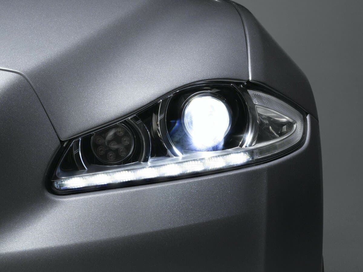 Jaguar XJ IV (X351) — Fara