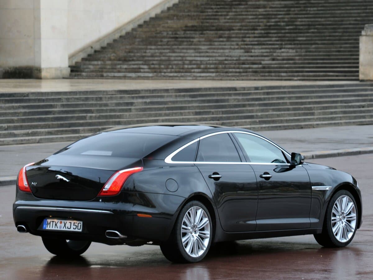 Jaguar XJ IV (X351) — 3/4 arxadan