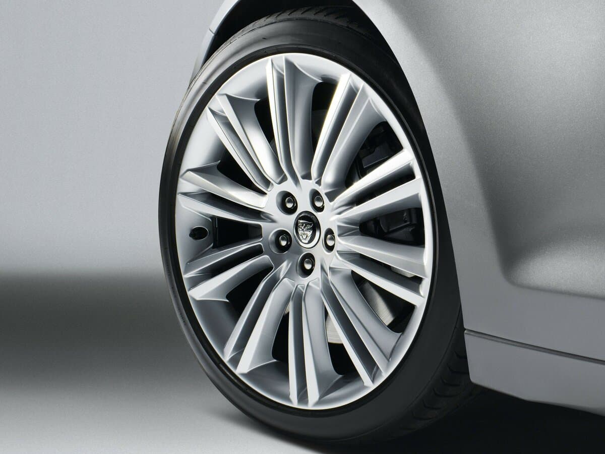 Jaguar XJ IV (X351) — Təkər