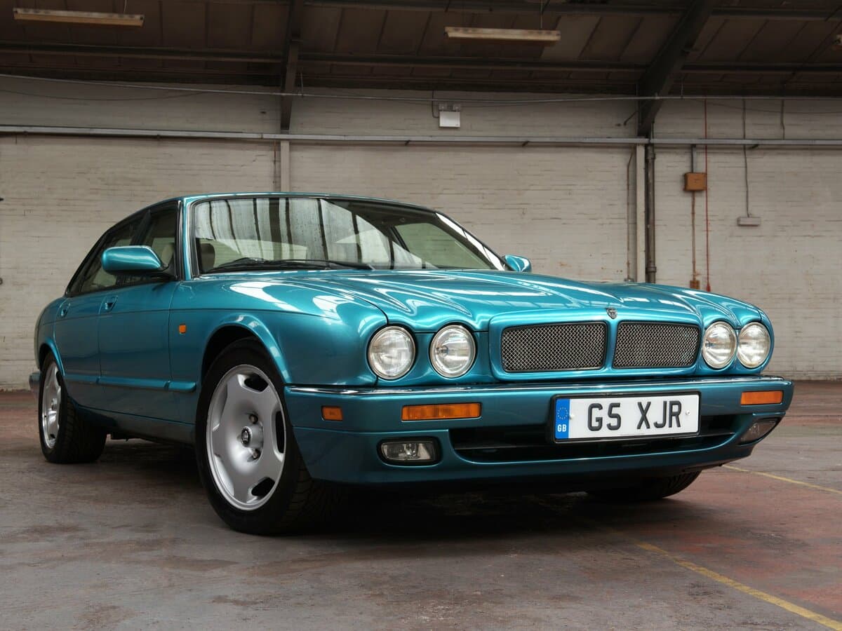 Jaguar XJR II (X300) — Öndən