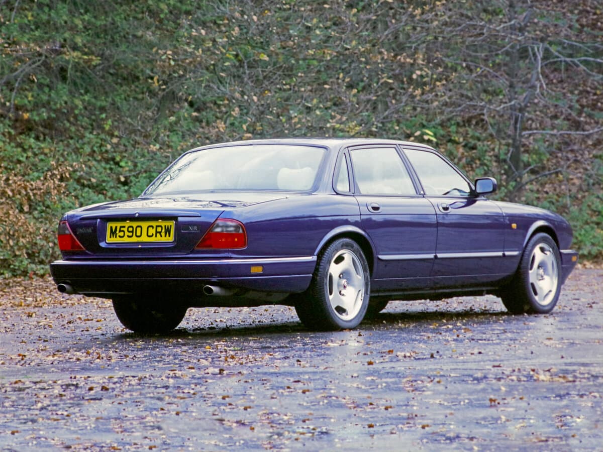 Jaguar XJR II (X300) — 3/4 arxadan