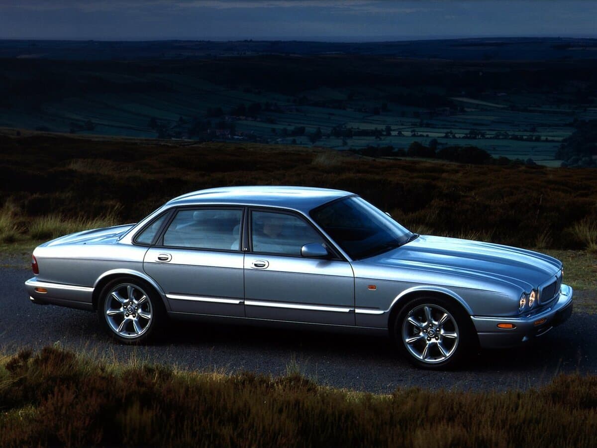 Jaguar XJR II (X300) — Yandan