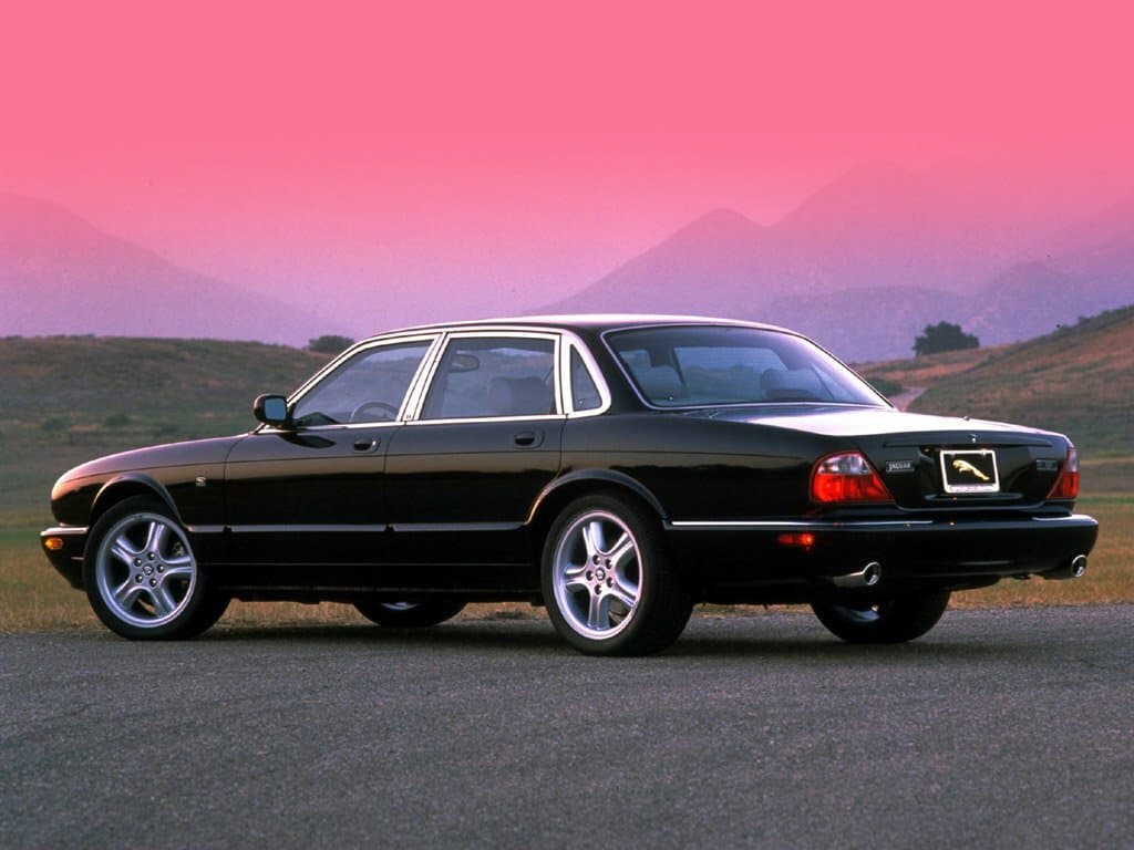 Jaguar XJR II (X308) — 3/4 arxadan