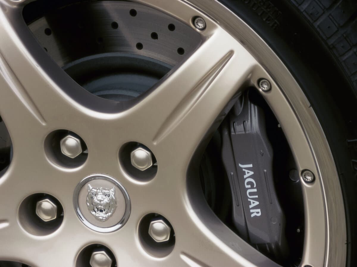 Jaguar XJR II (X308) — Təkər