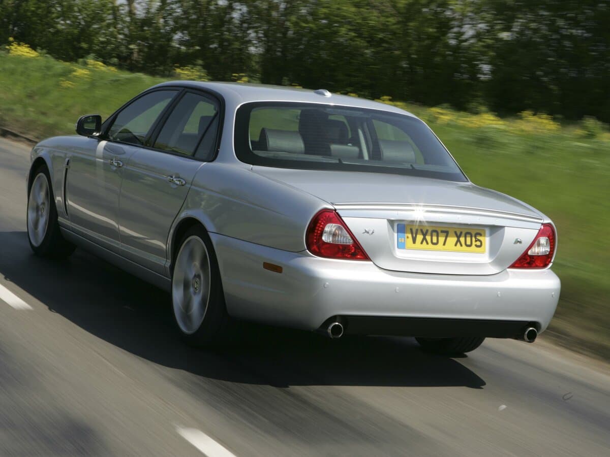 Jaguar XJR III (X358) — 3/4 arxadan
