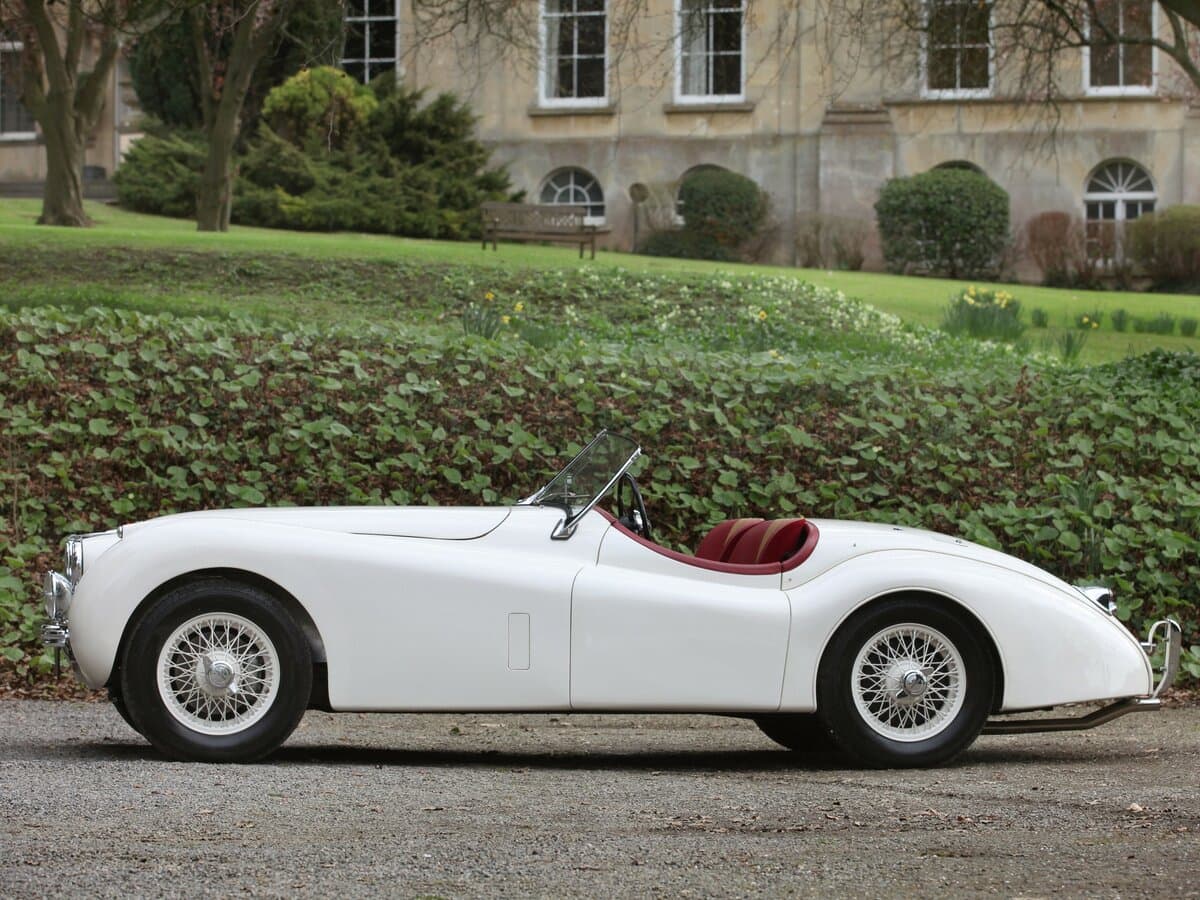 Jaguar XK XK120 — Yandan