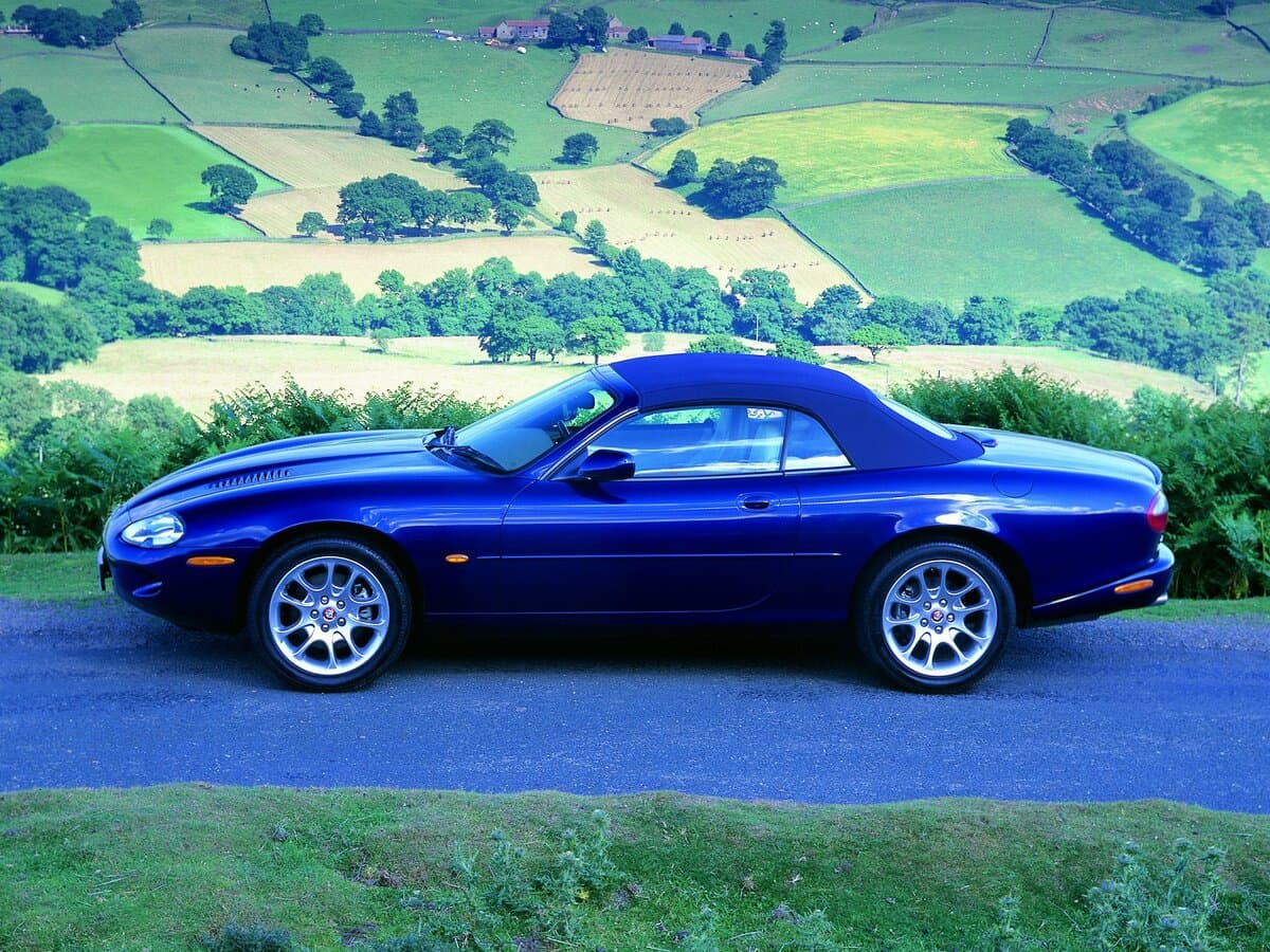 Jaguar XKR I — Yandan
