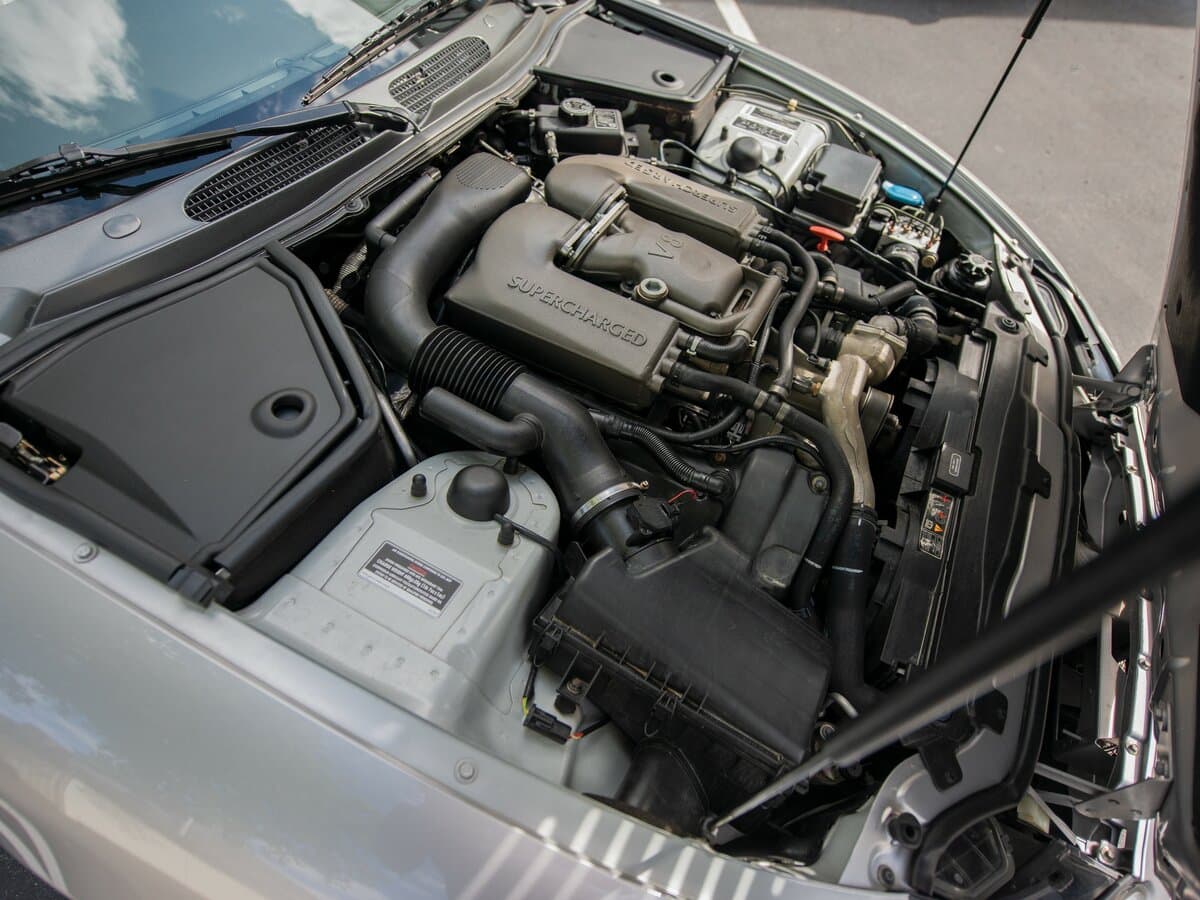 Jaguar XKR I — Salon, arxadan