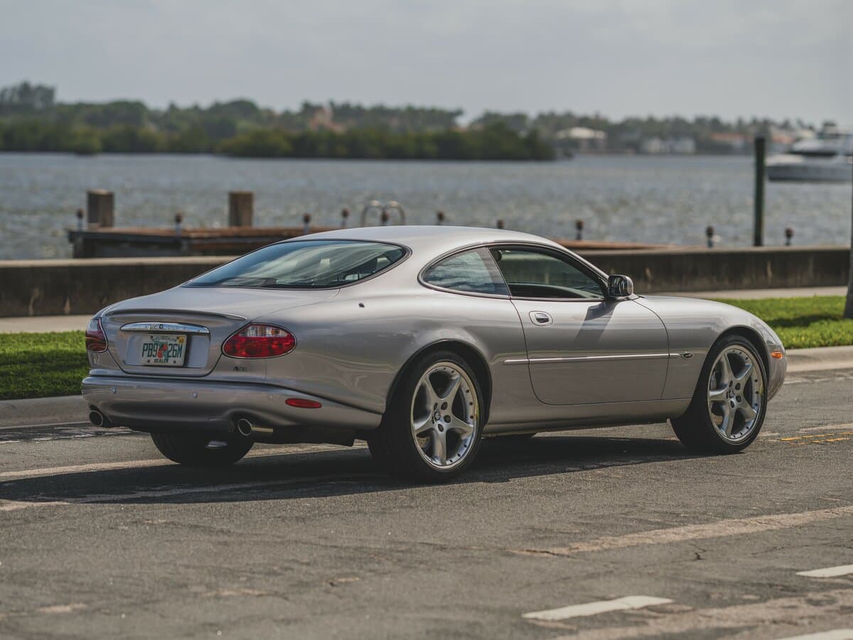 Jaguar XKR I — 3/4 arxadan