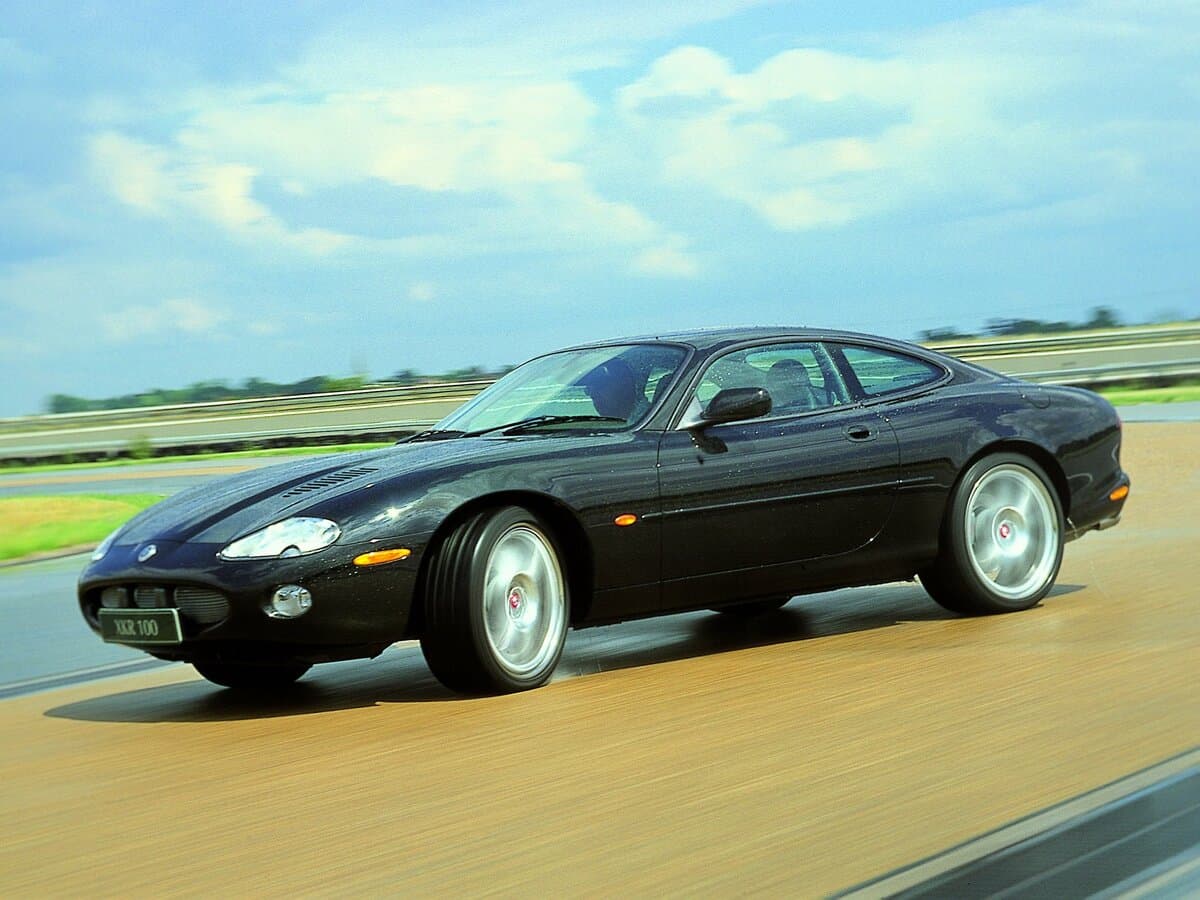 Jaguar XKR I — Yandan