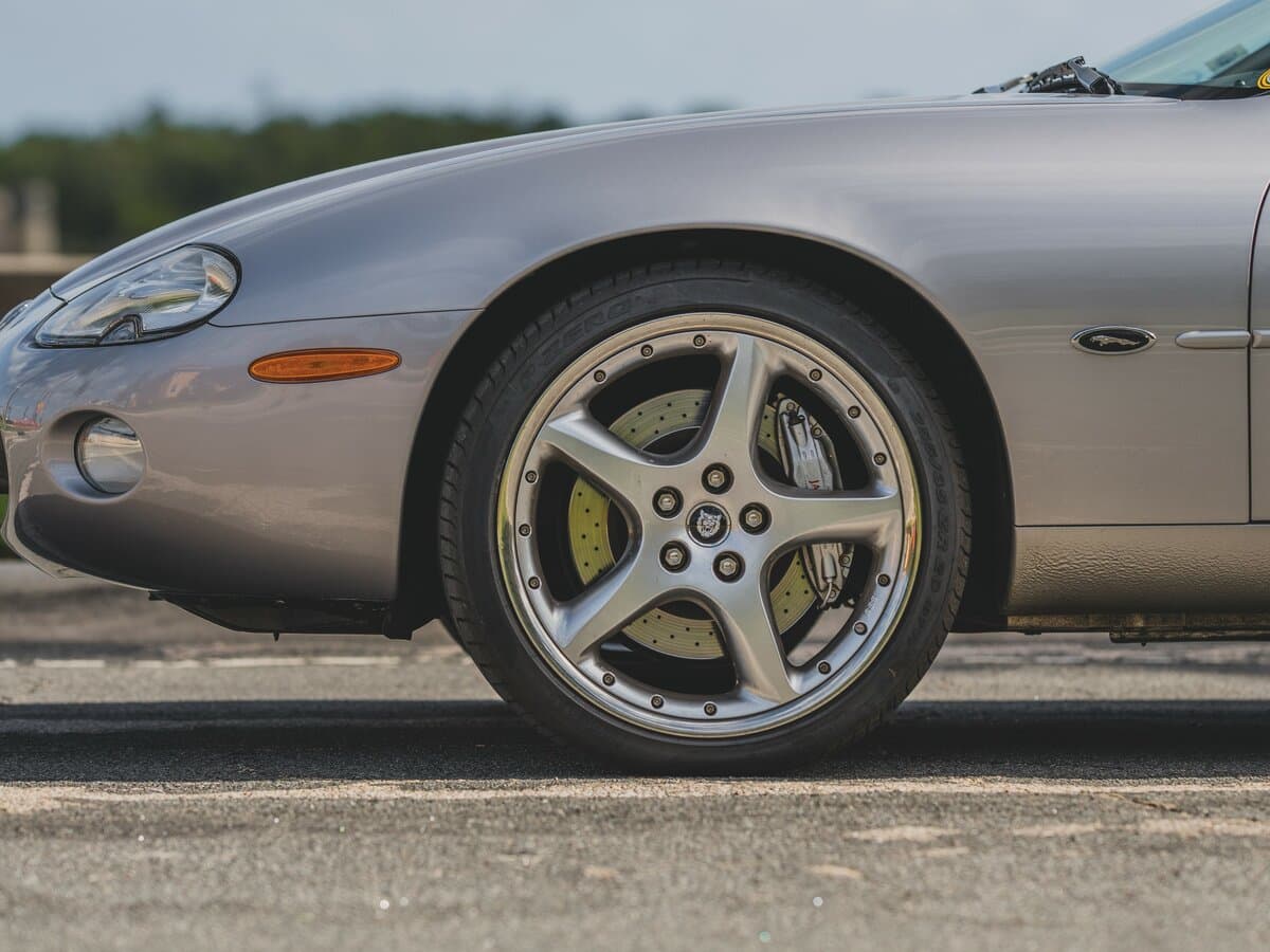 Jaguar XKR I — Təkər