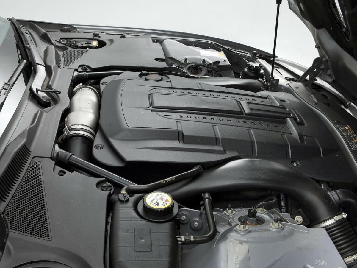 Jaguar XKR II — Salon, öndən