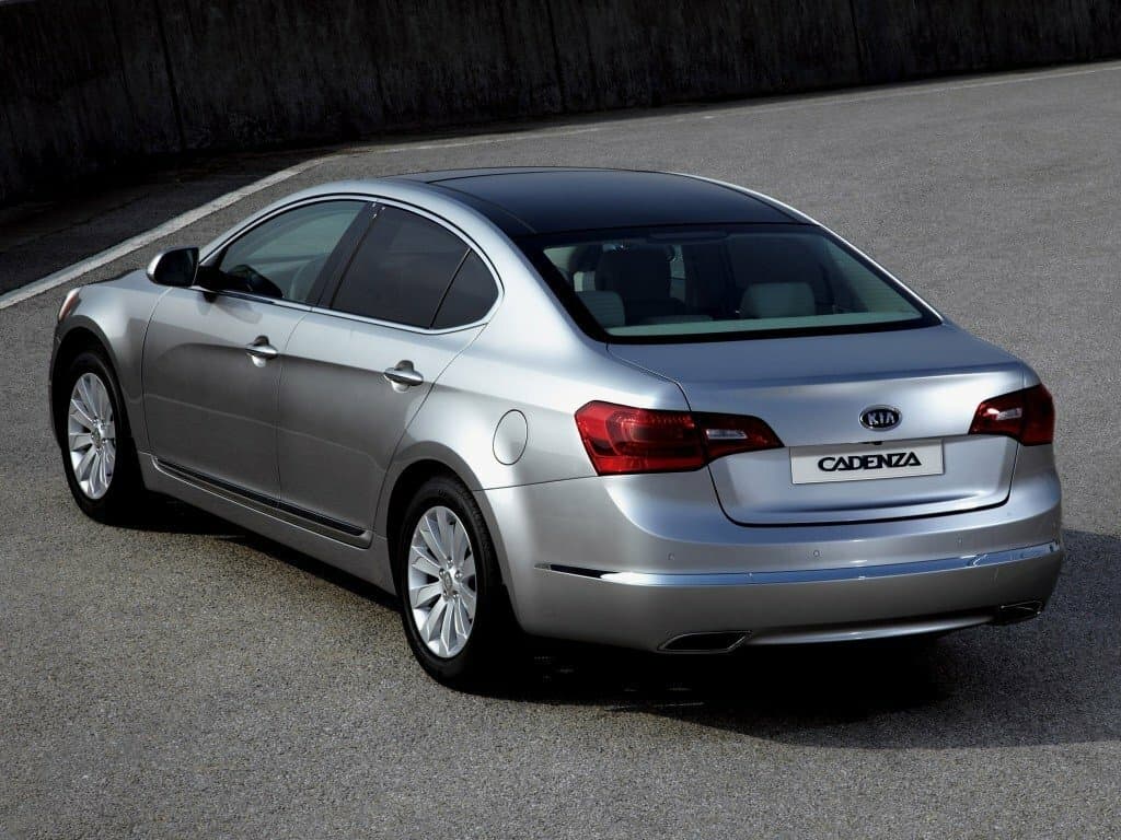 Kia Cadenza I — 3/4 arxadan
