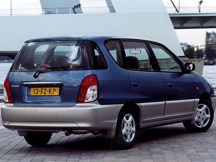 Kia Carens I — 3/4 arxadan