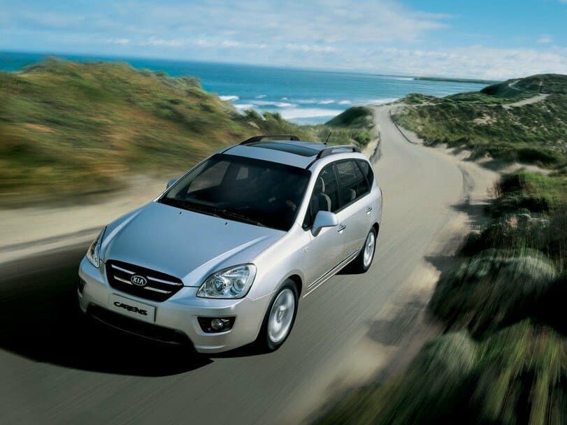 Kia Carens II (UN) — Öndən