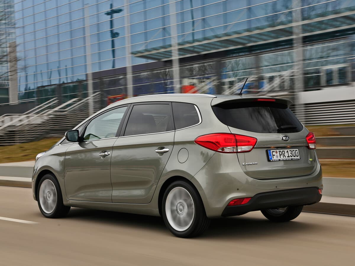 Kia Carens III (RP) — 3/4 arxadan