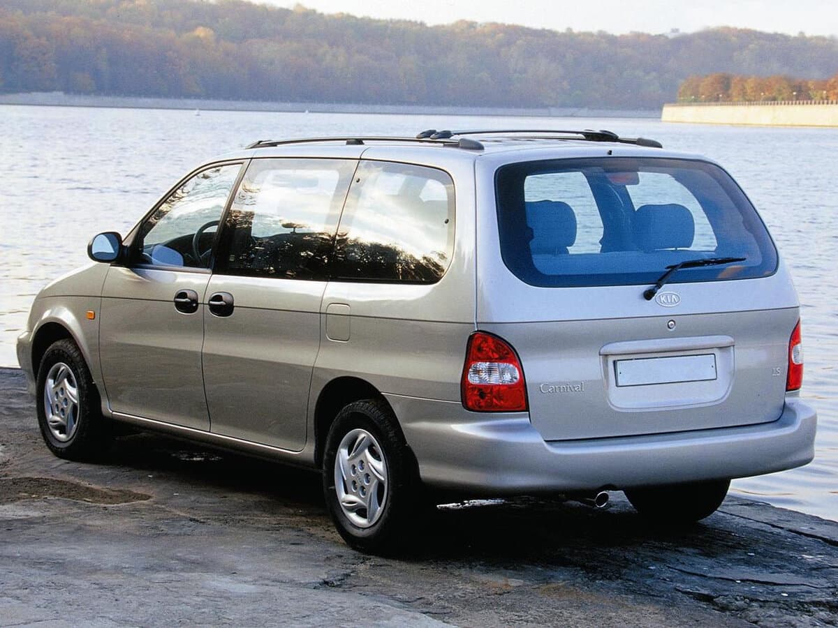 Kia Carnival I — 3/4 arxadan