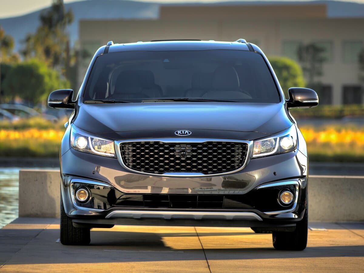 Kia Carnival III — Öndən