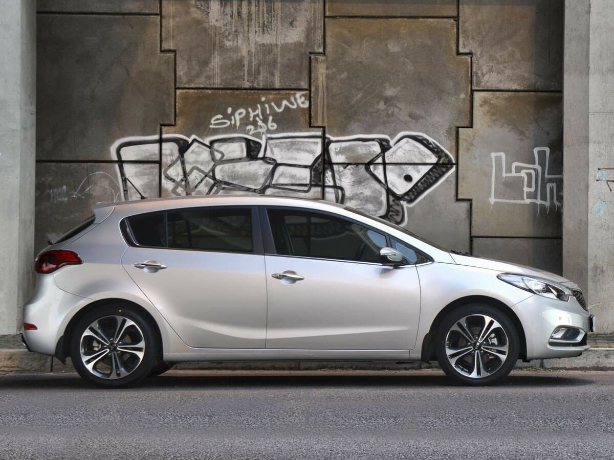 Kia Cerato III — Yandan