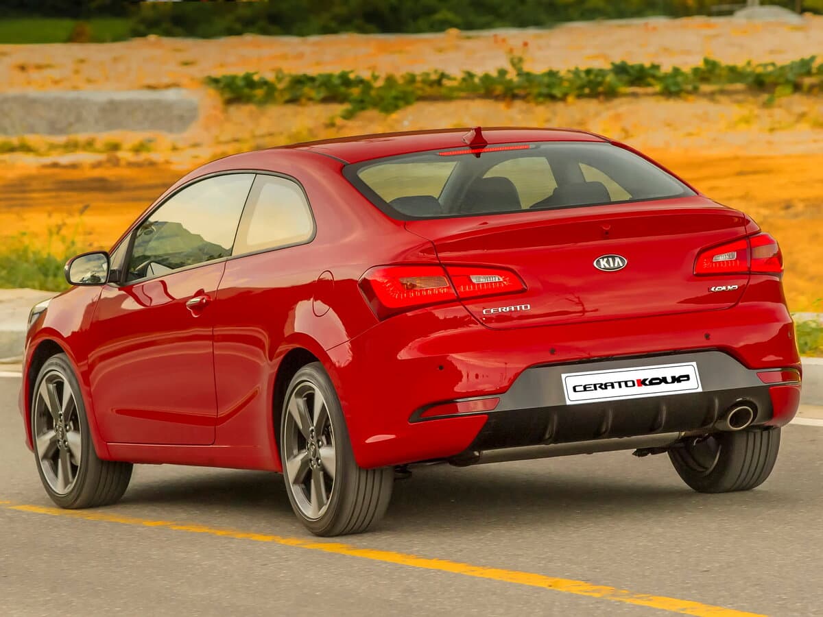 Kia Cerato III — 3/4 arxadan