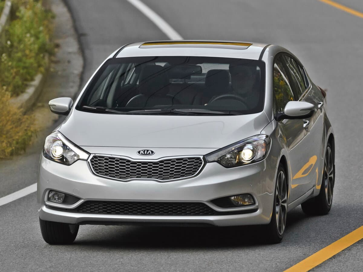 Kia Cerato III — Öndən