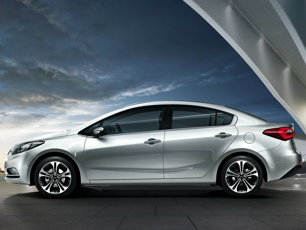 Kia Cerato III — Yandan