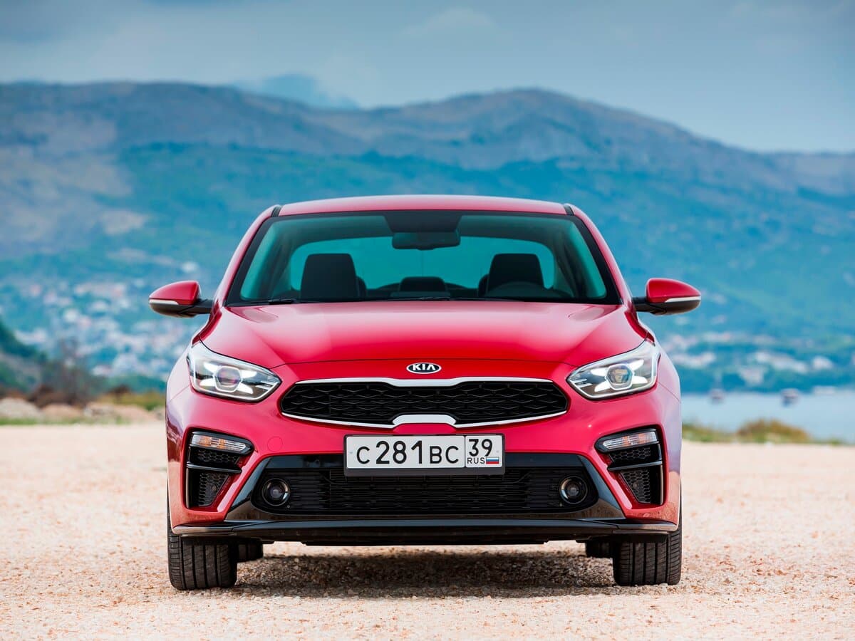 Kia Cerato IV — Öndən