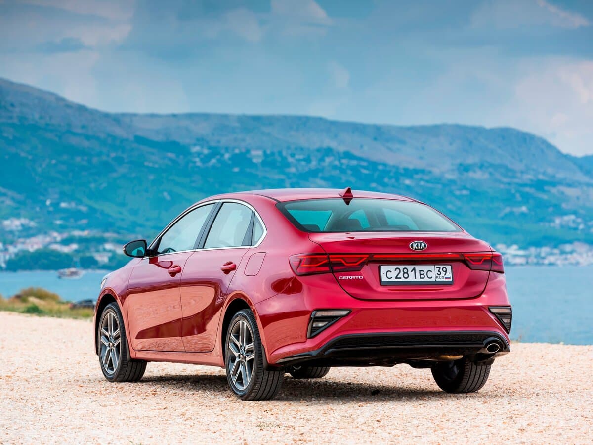 Kia Cerato IV — 3/4 arxadan