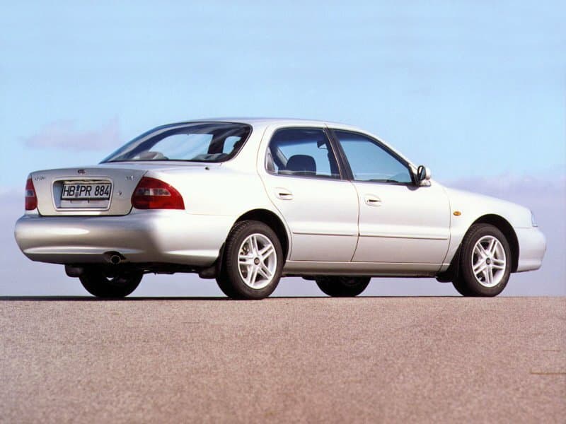 Kia Clarus II — 3/4 arxadan