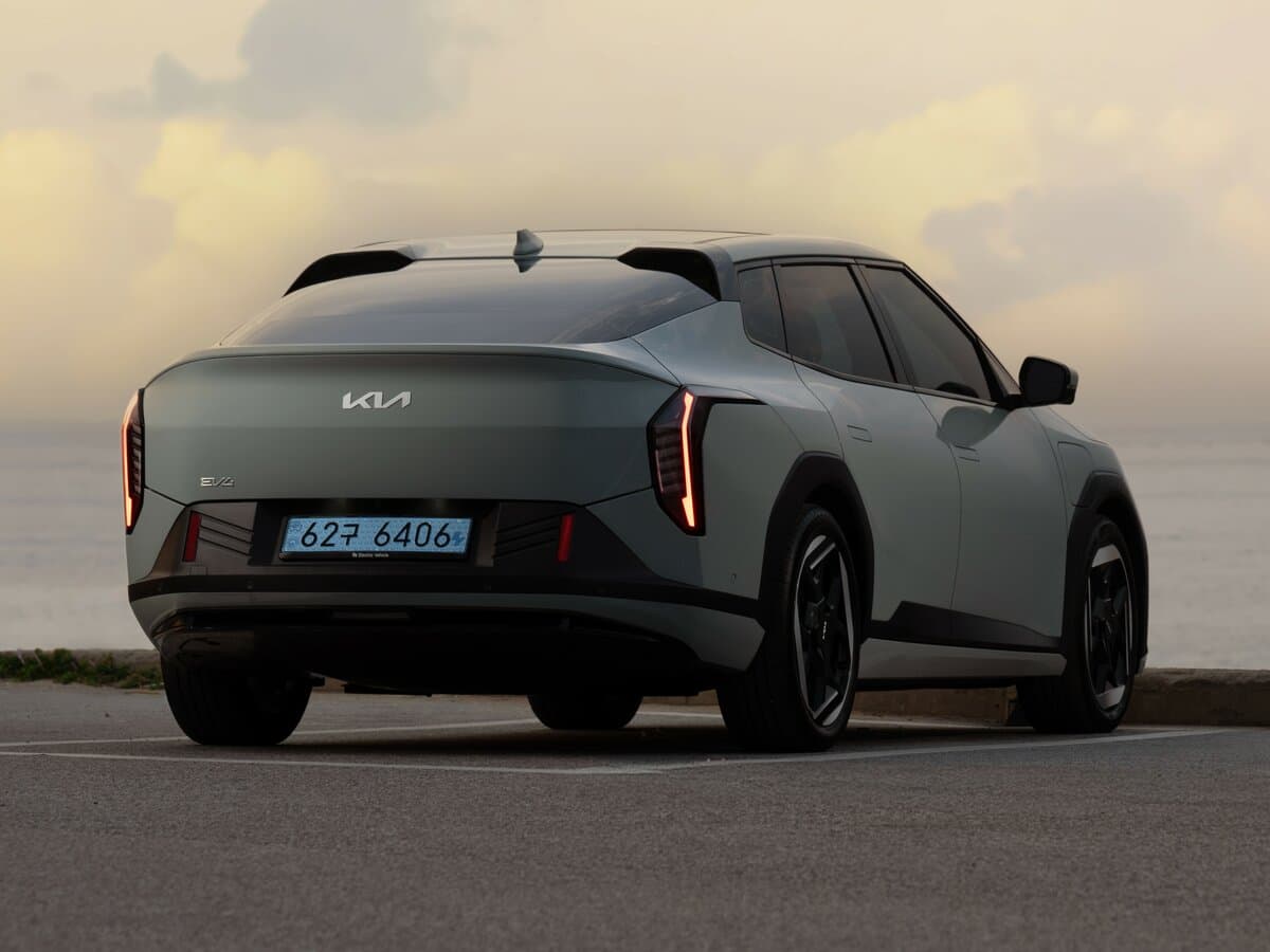 Kia EV4 2025 – indiyədək — 3/4 arxadan