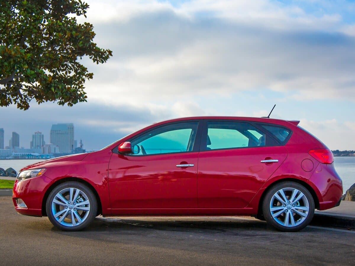 Kia Forte I — Yandan