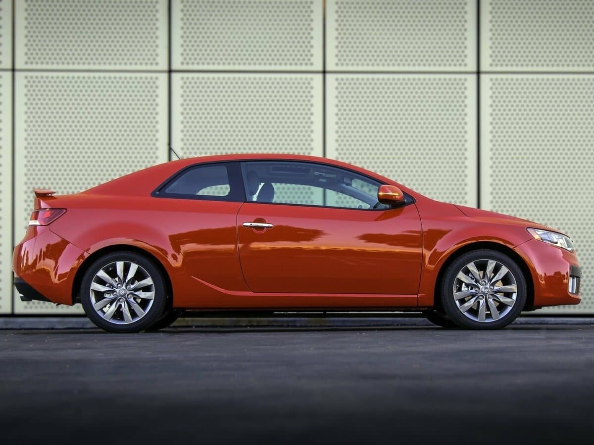 Kia Forte I — Yandan