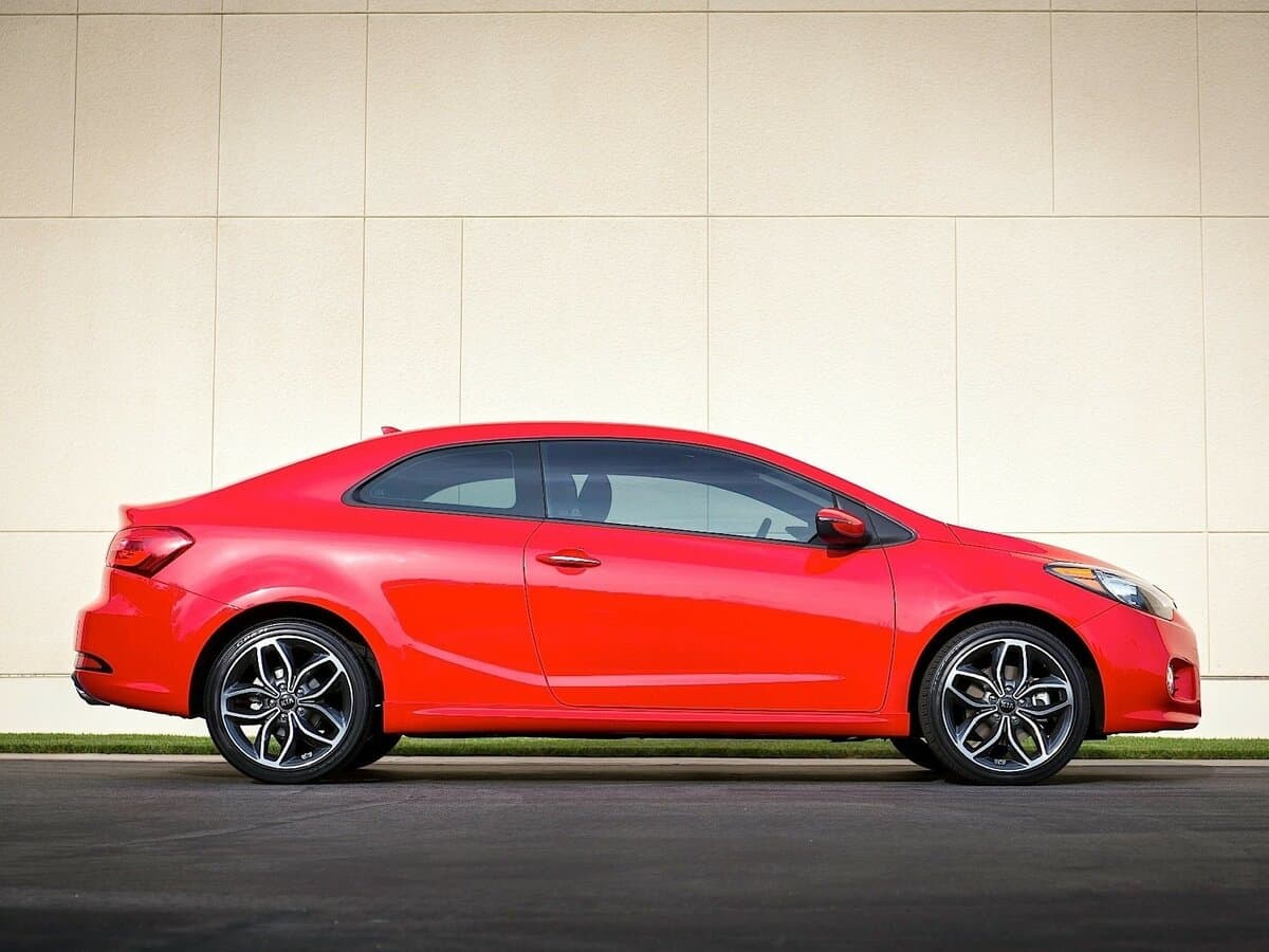 Kia Forte II — Yandan