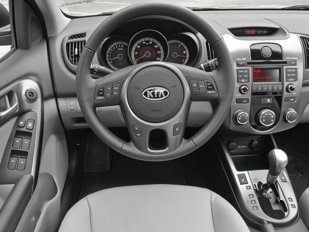 Kia Forte II — Sükan
