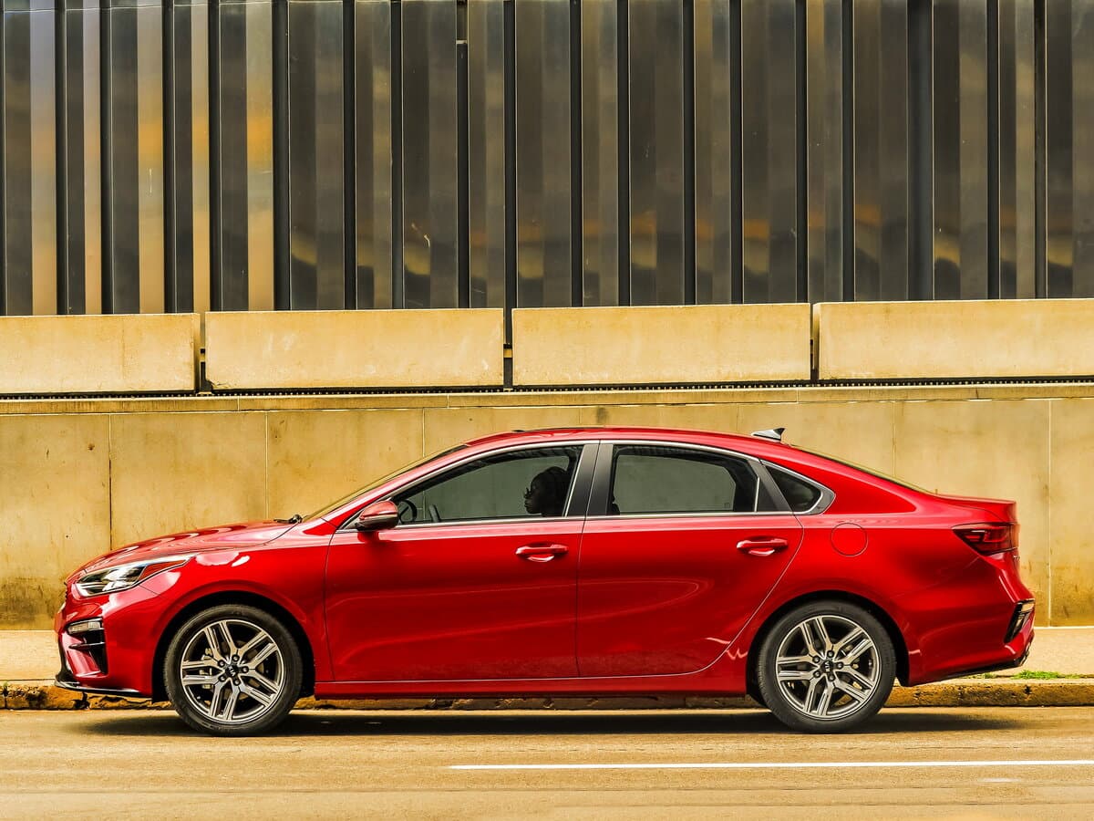 Kia Forte III — Yandan