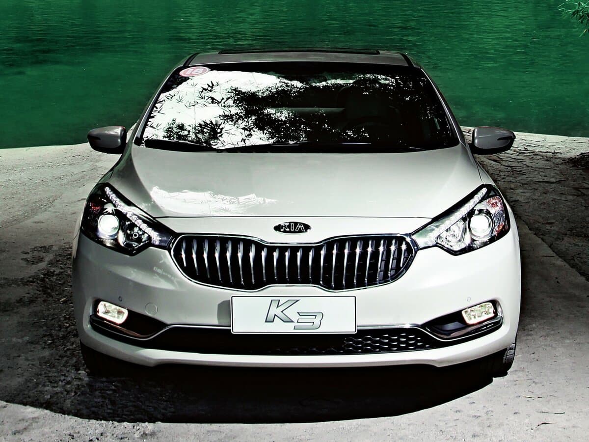 Kia K3 I — Öndən