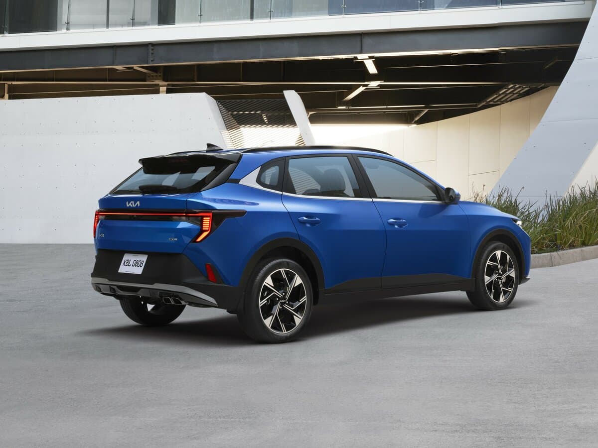 Kia K3 III (BL7) — 3/4 arxadan