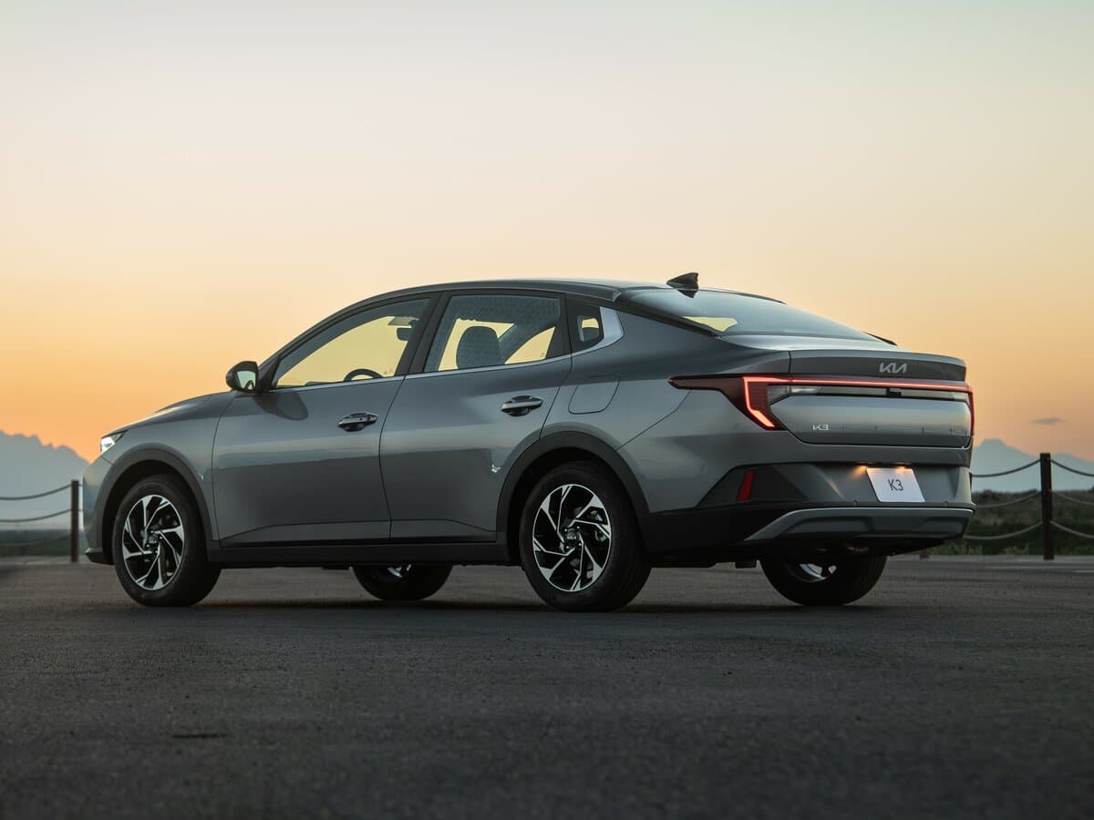 Kia K3 III (BL7) — 3/4 arxadan