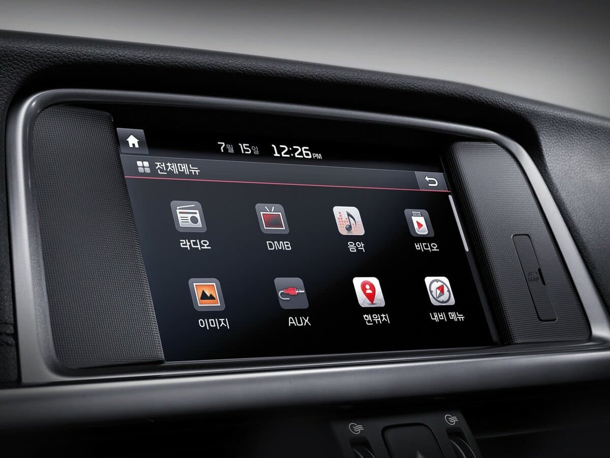 Kia K5 II — Salon, öndən