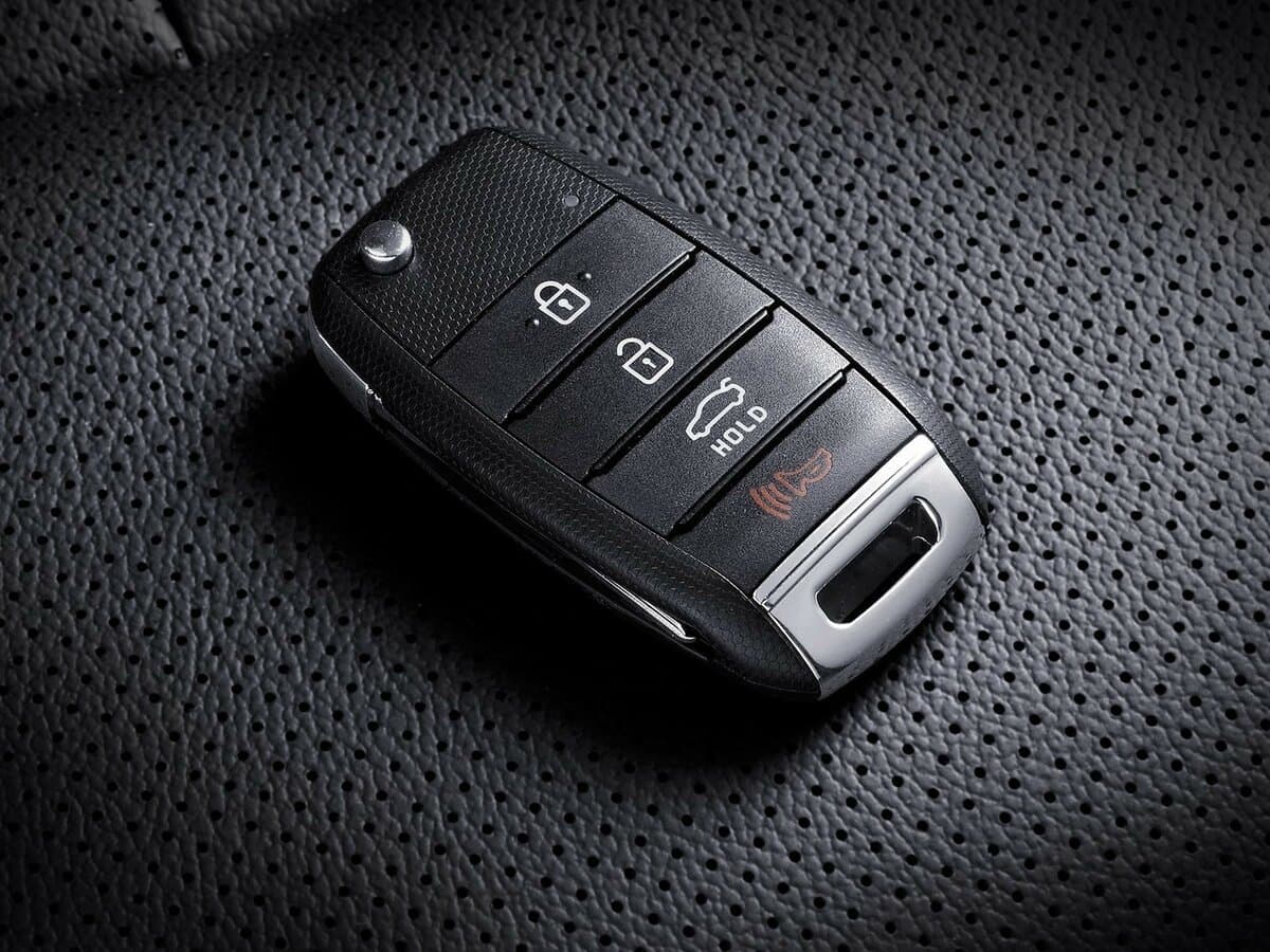 Kia K5 II — Salon, arxadan