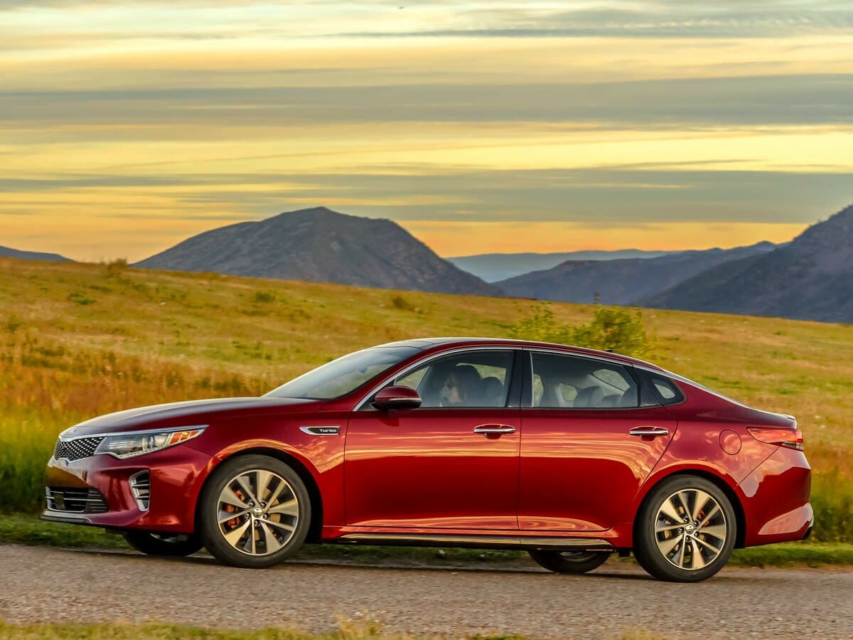Kia K5 II — Yandan
